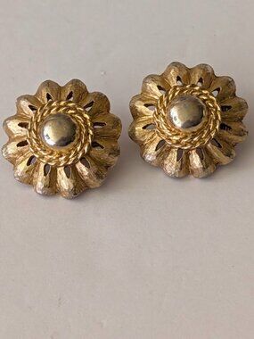 Vintage 1960s Cathe Clip On Earrings Gold Silver Tone Floral Signed 1 Inch